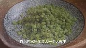 火腿放锅里蒸一蒸，没想到太香了，很多人都没有这样吃过，长知识