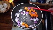 炒南瓜怎么炒又香又好吃，像我这样做的洋葱炒南瓜又香又好吃