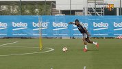 失利后12小时再回训练场 巴萨将士狂练射门投入新备战