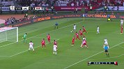 阿联酋连续发出角球 俩队长禁区内顶牛谁也不让
