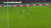 法兰克福2-0领先！科斯蒂奇发动快速反击 一路踉跄将球打进