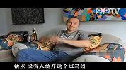 洋大叔斑马线上耍太极 劝“车让人”