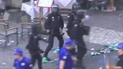 欧冠-1617赛季-头破血流!蓝狐球迷与西班牙警察爆发冲突-新闻