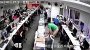 李国庆再闯当当监控视频曝光 清晨带20多人强行撬开保险柜