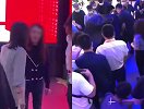 北京车展一女子展台维权被蒙黑布抬走？吉利高管：非维权 已和解