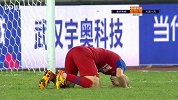 重庆边路渗透打穿防线 阿德里安头球攻门顶偏