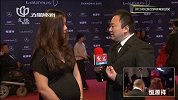 劳伦斯-15年-李娜挺着肚子在红毯接受采访-花絮