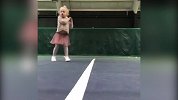 网球-18年-注意前方高萌！外国萌娃打网球小碎步极像莎娃-专题