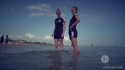 德国女足享受海滩风情！赤足纵情跳跃 尽显少女风情