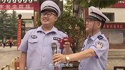 山西交警摆地摊自编自导说相声  “闻喜郭德纲”打着快板说安全