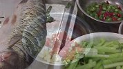 大厨分享家常烤鱼做法，不用烤箱，鱼肉麻辣酥香，一条草鱼不够吃