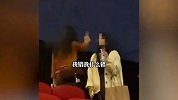 女子带孩子电影院占白衣女座位，白衣女要求女子道歉遭其怒怼