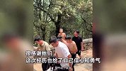 轮椅男生梦想登上三山五岳，被兄弟们抬上泰山：抬不动就背，背不动就抱