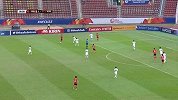 韩国队中路再度发起猛攻 搅乱对方半场吴世勋外围怒射被后卫挡出