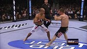 UFC-17年-本周最佳KO：BJ潘恩索命飞膝制造UFC八角笼擂台神奇压哨KO（6月23日）-精华