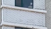 男子家窗外有个“骷髅头” 白天晚上都在令人背脊骨发凉