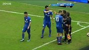 绿巨人孤军奋战难突破 申花众将不满胡尔克手球围住边裁