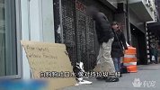 社会实践：寒冷的街头，流浪汉与流浪狗的感人一幕