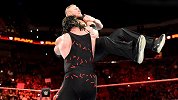 WWE-18年-RAW第1284期：莱斯纳小试身手 免疫锁喉抛摔扭打凯恩-花絮