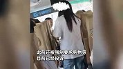 女子跟团途中拒绝强制消费，竟被导游半路赶下车：强制买票、买鱼、购物