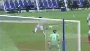 倒霉到家了!J联赛叒现搞笑乌龙 门将先被穿裆后被打脸