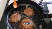 鲜嫩多汁的牛肉汉堡，在家也能做哦！