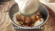 大磊在家做懒人排骨焖饭，饭菜一锅出，营养丰富，吃一次就上瘾