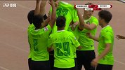 1-0！ 新疆队长艾尔帕提头球破门后高举雷耶斯球衣