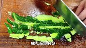 拍黄瓜切记不能直接用刀切，大厨教你拍黄瓜饭店做法，爽口解油腻
