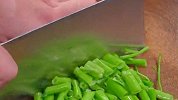 买回来的空心菜您就像我这样做，色泽翠绿香辣脆爽，特别好吃