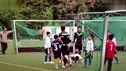户外极限-20120326-小孩子踢足球也这么暴力啊！