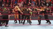 RAW第1349期：贝基&夏洛特&罗西VS暴动小队
