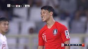 韩国队前场压制围攻中国进去 黄喜灿射门被石柯挡出底线