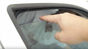 车窗真能把人的手指夹断吗？老外不要命测试，看着就疼！