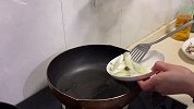 今天用年糕做个好吃的“泡菜年糕汤”简单易做，软糯Q弹