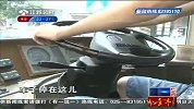 私家车闯单行道被拖走 交警地上留字告知