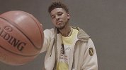 篮球-18年-Swaggy尼克扬来沪！NBA最疯狂潮男百变换装秀-发布AKCLUB×NICK YOUNG联名系列-新闻