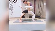 这两位小姐姐的瑜伽动作如何 配合的天衣无缝啊