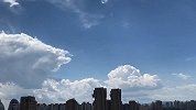 北京雨后天空高透 上演“白云流瀑”