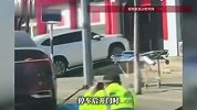 男子被“开门杀”撞倒电动车，又遭奥迪碾压身亡，警方通报