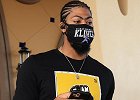 绝杀Buff加持！浓眉哥乘坐大巴前往比赛场馆