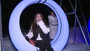 冰雪欢乐谷点燃冬日激情 星主播挑战梦幻秋千“花式坐姿”