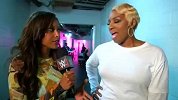 WWE-14年-RAW第1116期：赛后采访妮妮感谢父母兄弟和那些一直以来支持他们的人-花絮