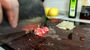天热不想开火炒菜，就做一盘凉拌鸡蛋干吧，简单营养又好吃