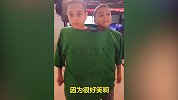 笑死！ 兄弟打架被父母强行塞进一件“和好”T恤里：又打了一架