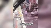 河北一男子当街抢孩子被交警制服？交警：系家庭矛盾，已转派出所处理