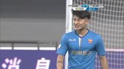毅腾中场断球反击 季骁宣心急远射打偏