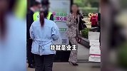 女业主不戴口罩强闯小区被拦 怒怼保安：你的工资就是我发的！