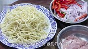 饭店的“炒拉条”为啥那么好吃？大厨教你在家做，味道不比饭店差