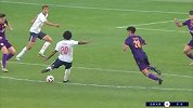 莱安德罗突破扣过防守球员打门 皮球稍稍偏出球门